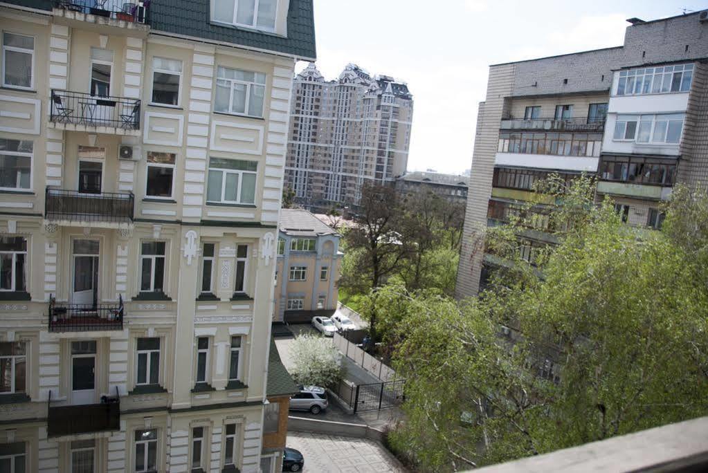 Home Hotel Apartments On Zoloti Vorota Kiev Exterior foto